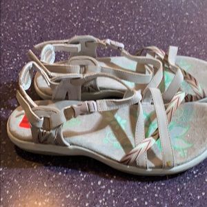 Sketchers sandal memory foam strapped